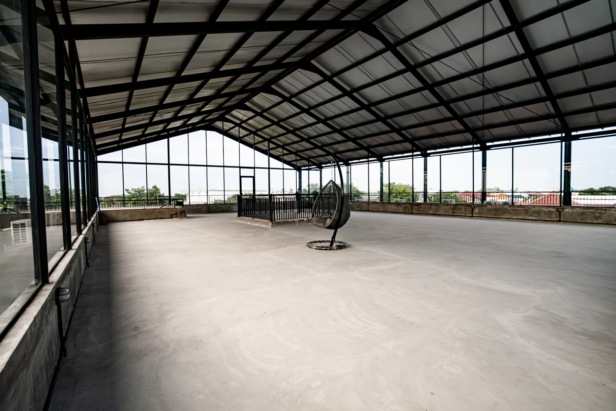 Spacious Rooftop