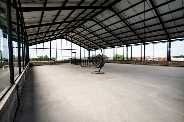 Spacious Rooftop